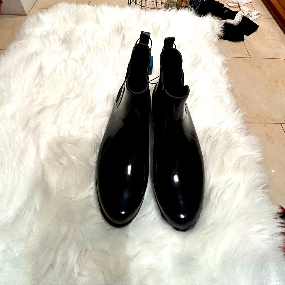 Women’s rain boots, new with tags , size 7-8